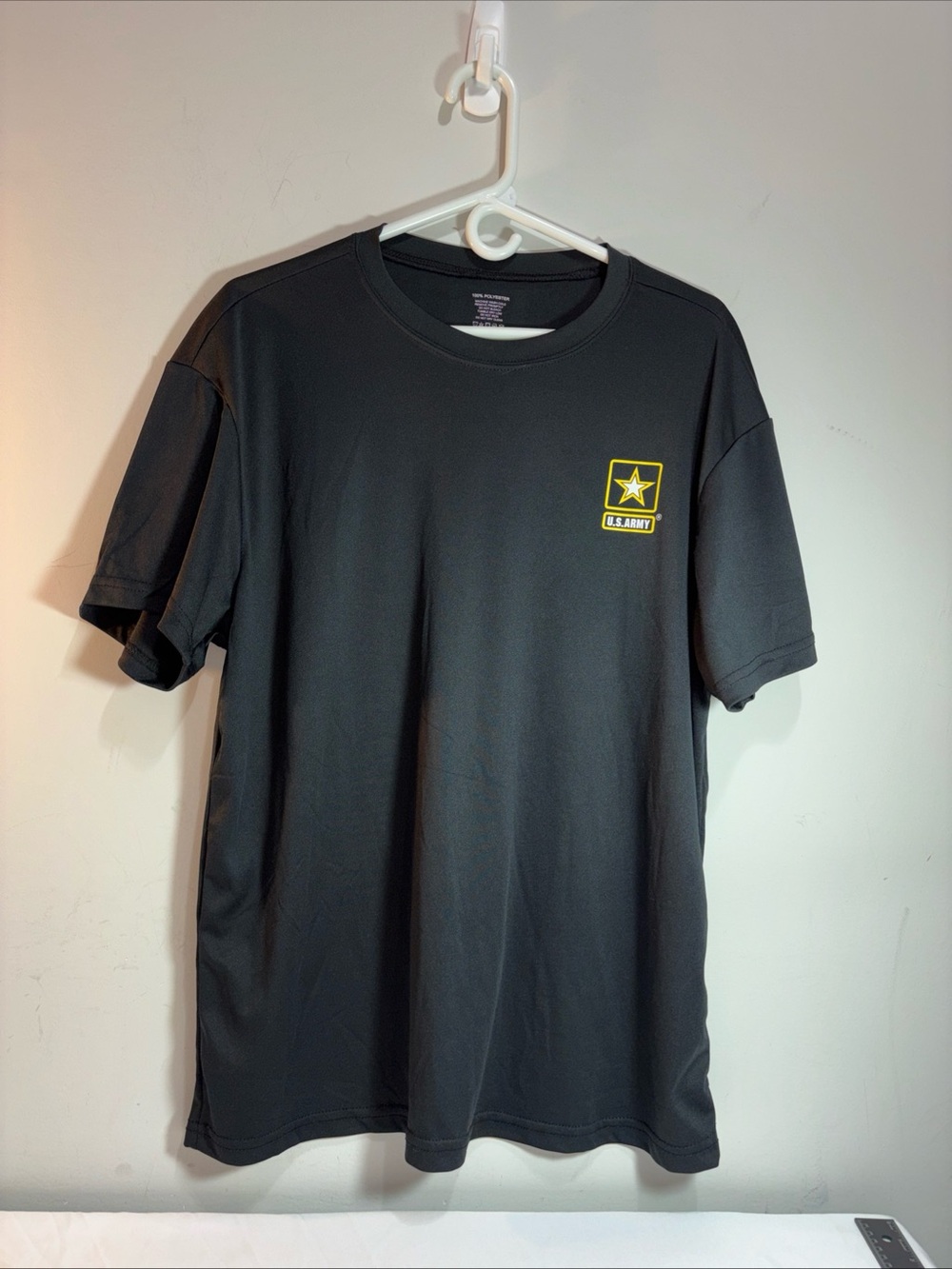 U.S. Army Men's Black Crew Neck T-Shirt. 899